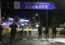 Ecuador mantendrá cerrada su frontera terrestre con Perú