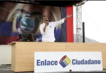 El delirio de ser un gigante mundial tiene jodido al Presidente