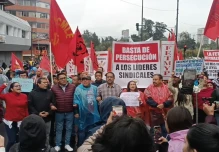 Sindicatos rechazan "represión" a la manifestación contra Noboa