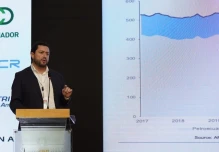 Dolarización está ligada a decisiones que se tomen en sector petrolero
