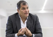 Correa cae en lo más bajo de la miseria humana