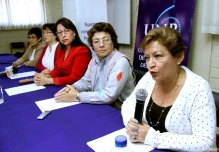 Activistas mujeres censuran a Correa