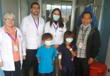 2 niños superaron la leptospirosis y regresaron a Taisha 
