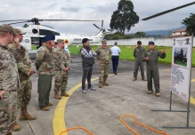Personal de la Fuerza Aérea de EE.UU. intercambió información con técnicos de la FAE