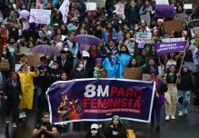 Una marea violeta de mujeres marchó contra violencia y desigualdad