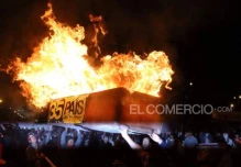 Con una fogata terminó la marcha en contra del Gobierno en El Arbolito