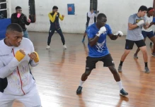 Preselección nacional de boxeo se prepara en Portoviejo