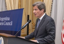 El panorama competitivo en Ecuador y Perú será analizado 