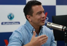 Noboa firmó decreto para defender la dolarización 