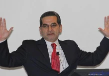 Fernando Alvarado, un gamberro con pinta de ministro