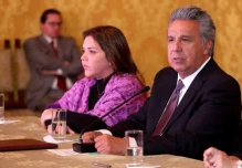 Lenín Moreno deja a Vicuña sin funciones