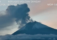 El Sangay emanó columnas de gas y ceniza de hasta 1.800 metros