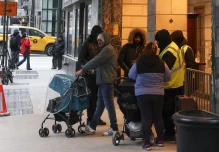 Familias inmigrantes sacan a los niños de las escuelas de Nueva York