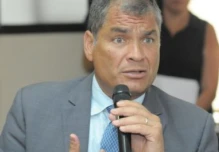 Correa dice que no regresará a defenderse de las imputaciones de Contraloría