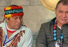 Indígenas de la Amazonía de Ecuador y Perú presentan plan para terminar con actividades extractivas