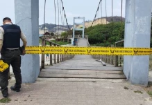 La caída de un puente peatonal en Canoa dejó 9 heridos