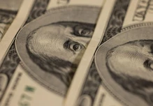 El riesgo país bajó a 738 puntos tras plan de reactivación económica