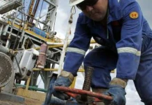 El Gobierno ecuatoriano busca más dinero y créditos a través del petróleo
