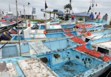Las manchas en las aguas de Esmeraldas eran residuos de diésel con aceite, dijo Petroecuador