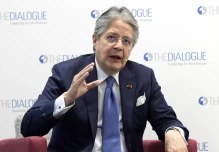 Lasso promueve en Davos proyectos de energía limpia