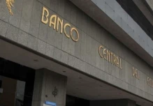 Economía ecuatoriana crece 3,7 % en 2025 impulsada por consumo y exportaciones