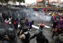 Intensos enfrentamientos se produjeron afuera de la Asamblea