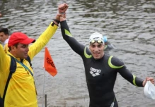 El azuayo Esteban Enderica gana la cuarta medalla de oro para Ecuador en Lima 2019 en 10 Km aguas abiertas  