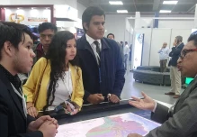 El potencial hidroeléctrico de Ecuador se expone en una feria