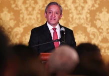 Gobierno insiste en vincular protestas con "mercados ilegales"