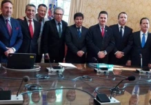 Opositores ecuatorianos se reúnen con Luis Almagro en la OEA