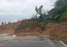 Más de mil afectados por la temporada lluviosa en la costa de Ecuador