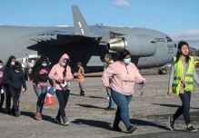Trump envió a los primeros deportados a Guatemala en aviones militares