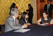 El gobierno se hace hara kiri en público