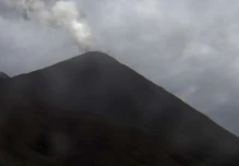 Volcán Reventador registra emisiones de más de mil metros y rodar de bloques