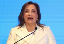 Boluarte acepta su destitución y abandona palacio presidencial sin destino conocido