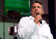 Lenín Moreno baja a 60 % el índice de aprobación