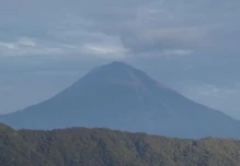 El Instituto Geofísico recomienda suspender ascensos al volcán Sangay por reactivación