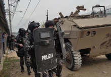 Policías y militares controlan la cárcel de la masacre en Guayaquil