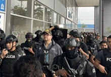 La Policía intervino 5 instituciones públicas en Durán y Manta