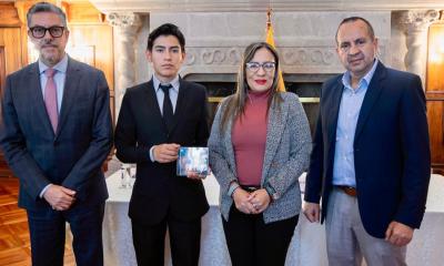 El viceministro de Movilidad Humana, Alejandro Dávalos (izquierda), y la ministra de Inclusión Económica y Social, Zaida Rovira, presentaron el catálogo / Foto: cortesía Cancillería