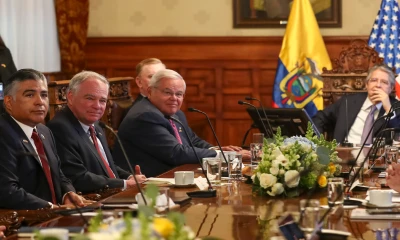 La comitiva, encabezada por el senador republicano Bob Menéndez fue recibida por Lasso y su ministro de Relaciones Exteriores, Gustavo Manrique / Foto: EFE