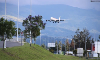 Se trata de la reducción de la tasa Eco Delta de 50 a 5 dólares y la tasa Ecuador Potencia Turística de 10 a 1 dólar / Foto: EFE