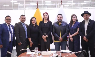 Ana Belén Tapia (centro) es asambleísta de Napo por ADN / Foto: cortesía Asamblea Nacional