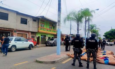 La Policía publicó un video en el cual se ve a una veintena de hombres, en ropa interior, tumbados al piso con las manos tras la cabeza / Foto: cortesía Policía Nacional 