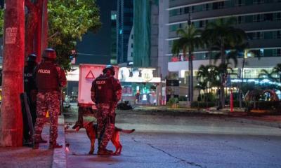 La noche del martes un carro bomba explotó en los exteriores de un centro comercial de Guayaquil / Foto: EFE