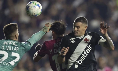 El arquero argentino Guido Villar, de Independiente del Valle, fue la figura del partido / Foto: EFE
