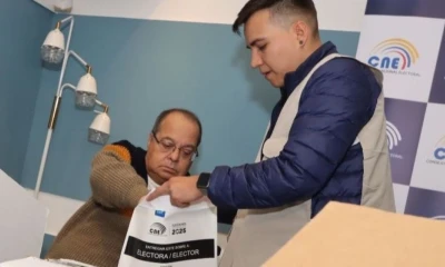 La primera persona que ejerció el Voto en Casa fue en Pichincha / Foto: cortesía CNE