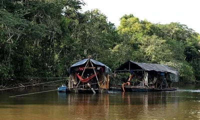 Las comunidades indígenas denuncian que los mineros provienen principalmente de las fronteras con Brasil y Colombia / Foto: cortesía Servindi