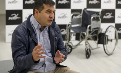 Estudiantes de la UDLA perfeccionan silla de ruedas movida con la mente / Foto: EFE