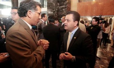 Esteban Bernal (der.) es uno de los asambleístas proponentes. Foto: La Hora